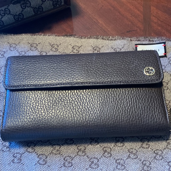 Genuine GUCCI Tri- fold Wallet, chocolate Brown, with two inside section. - Picture 2 of 16